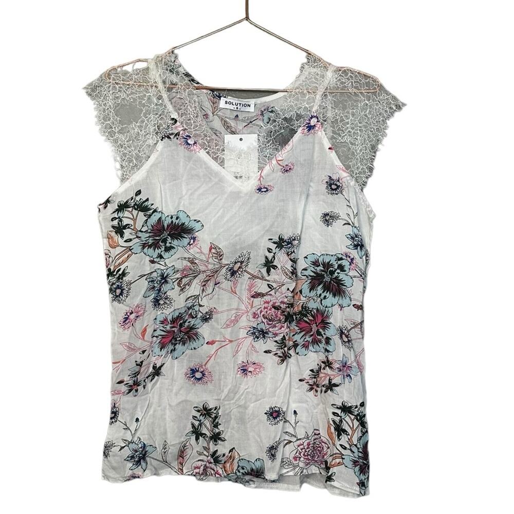 Solution floral and lace sleeveless blouse size small new with tag